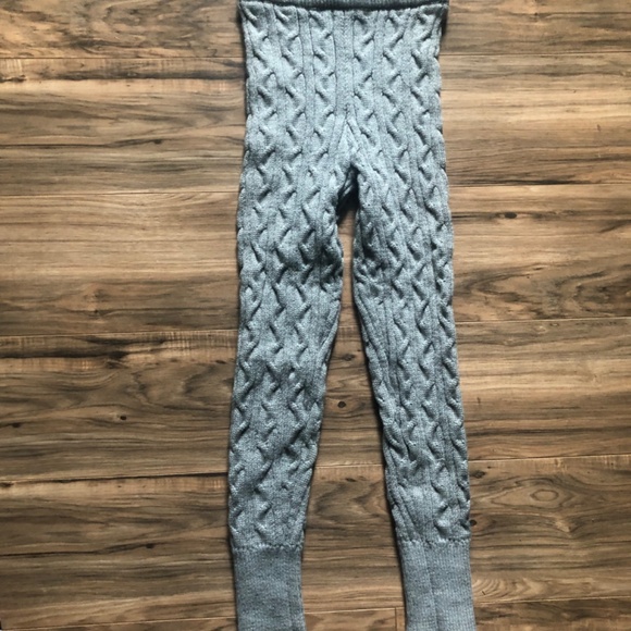 Chunky knit sweater lounge outfit - Picture 4 of 5